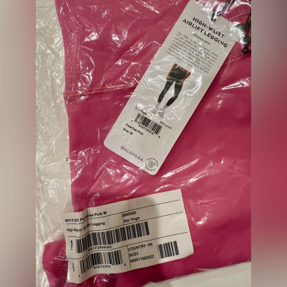 *New with Tag* Alo Airlift Legging - Paradise Pink (M) - Picture 2 of 4